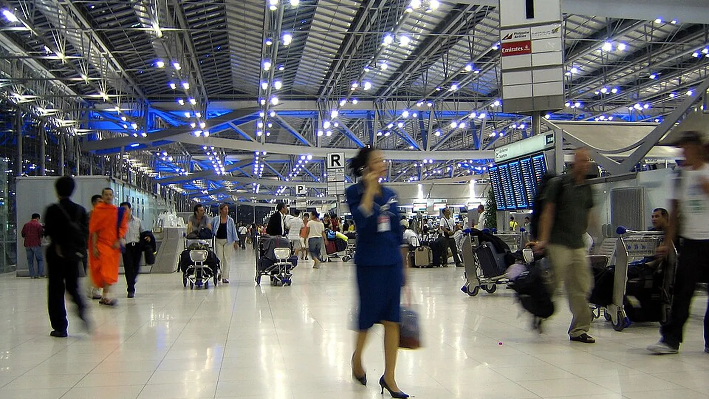 Le hall des départs de l’aéroport de Suvarnabhumi, à Bangkok