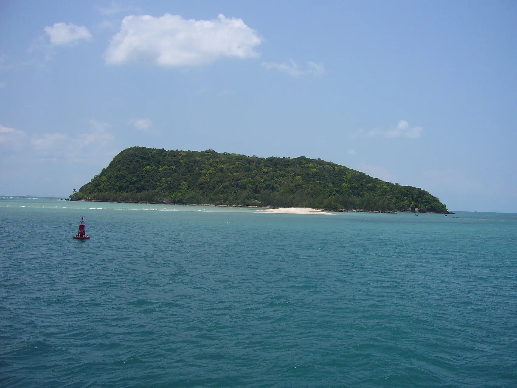 Un îlot boisé au large de Koh Tao